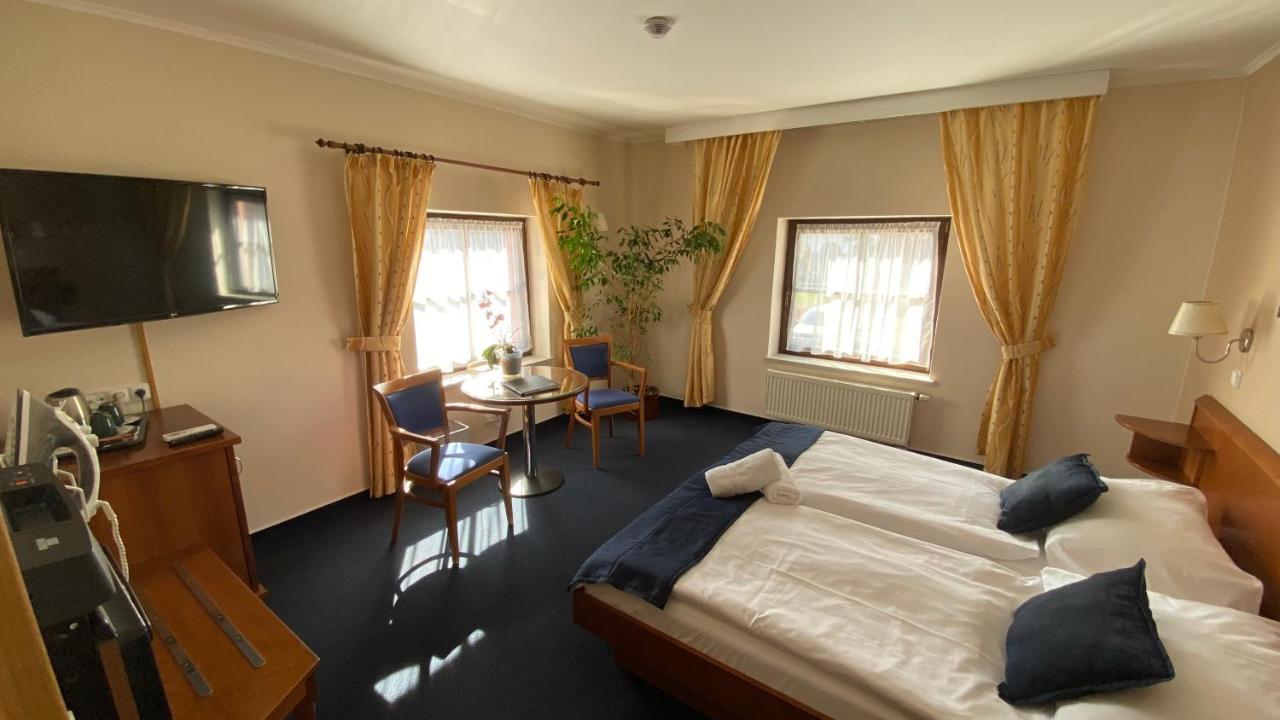 Zamecky Hotel Zlaty Orel Хранице Екстериор снимка