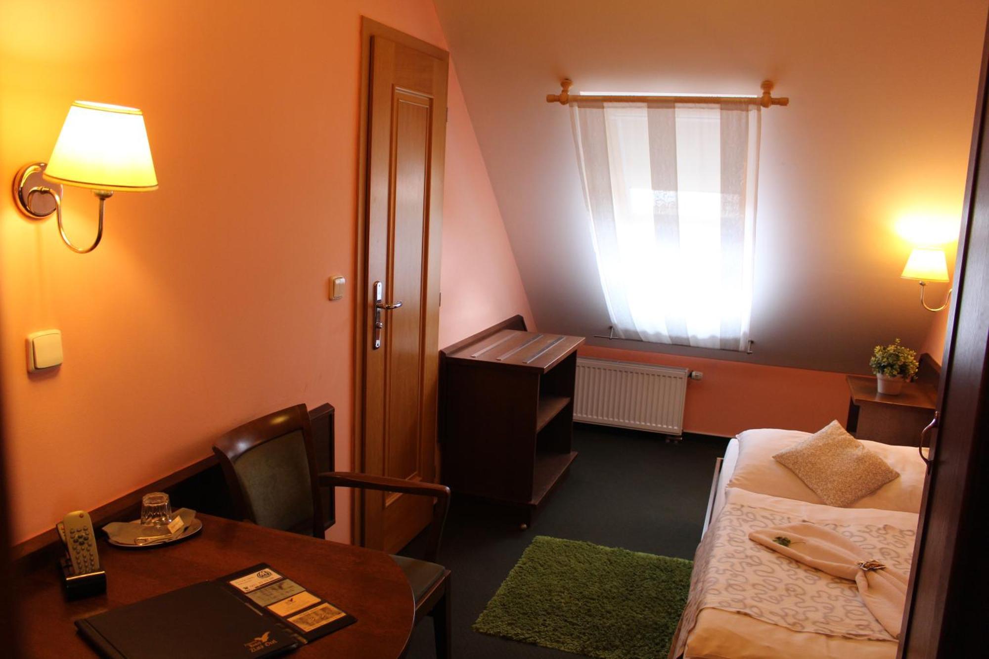 Zamecky Hotel Zlaty Orel Хранице Екстериор снимка