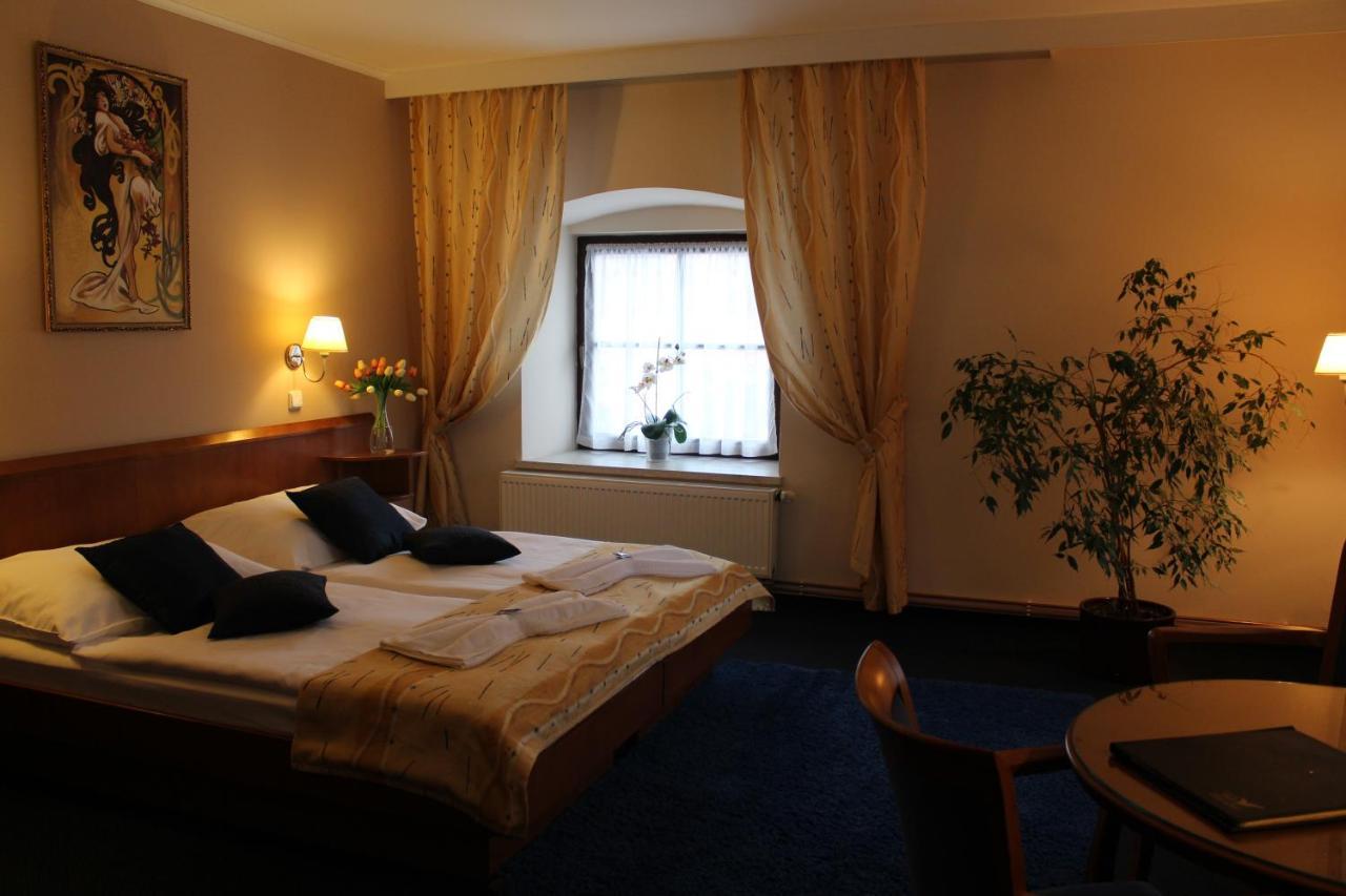 Zamecky Hotel Zlaty Orel Хранице Екстериор снимка